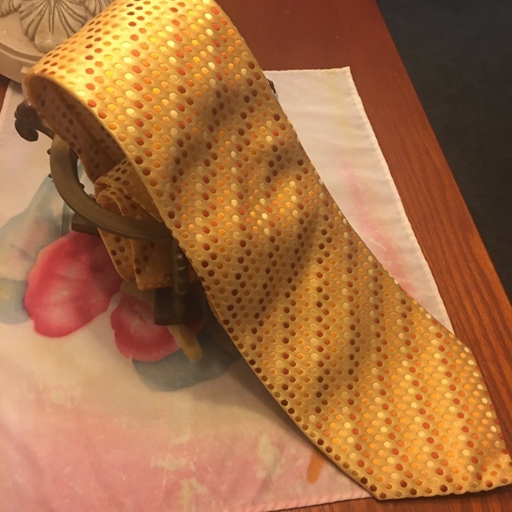 Thomas Pink London Yellow & Tan 100% Silk Textured Tie